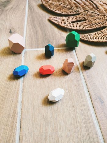 🪨Lot de 8 menhirs pierres multicolores à empiler en bois JB788