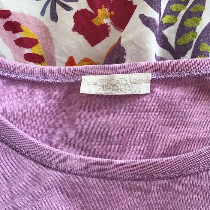 Tee shirt ESCADA coloris lilas taille XL  TBE - photo numéro 4