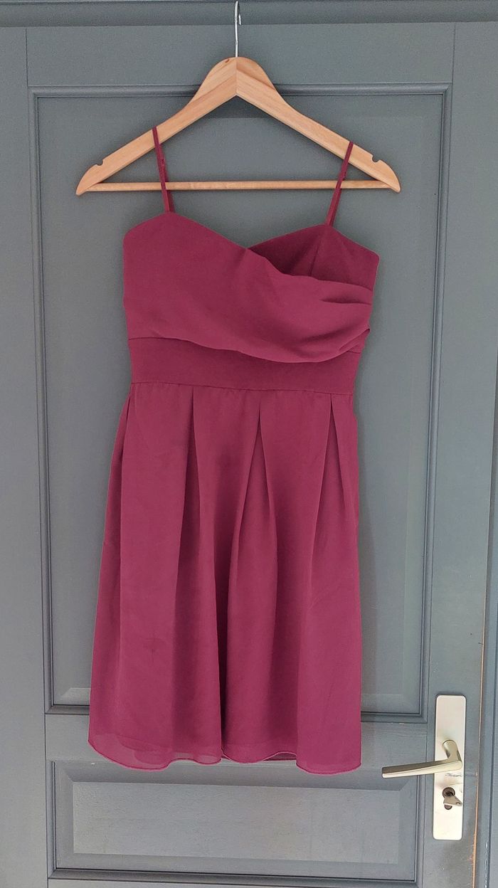 Robe comme neuve avec bretelles reglables - T.38