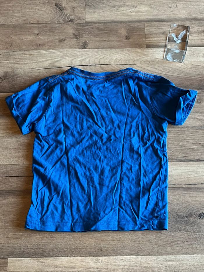 Je vend un tee shirt garcon enfant 6 ans très bon état - photo numéro 2