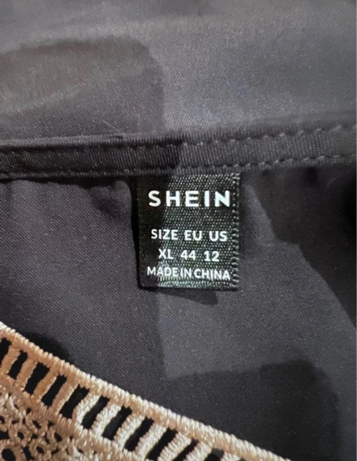 Blouse shein taille xl 44 noir et or épaules Dénudées - photo numéro 5