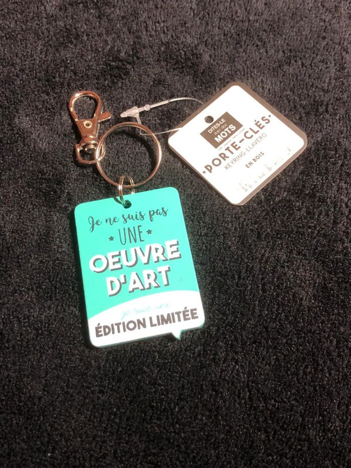 Porte clé je suis une œuvre d’art Turquoise et blanc neuf
