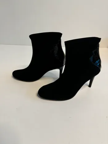 Belles Bottines à talons Elizabeth Stuart couleur noir Taille 37.5 Neuf dans boîte d'origine
