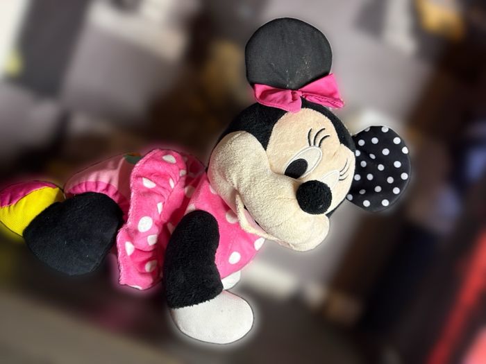 Minnie qui marche à 4 pattes