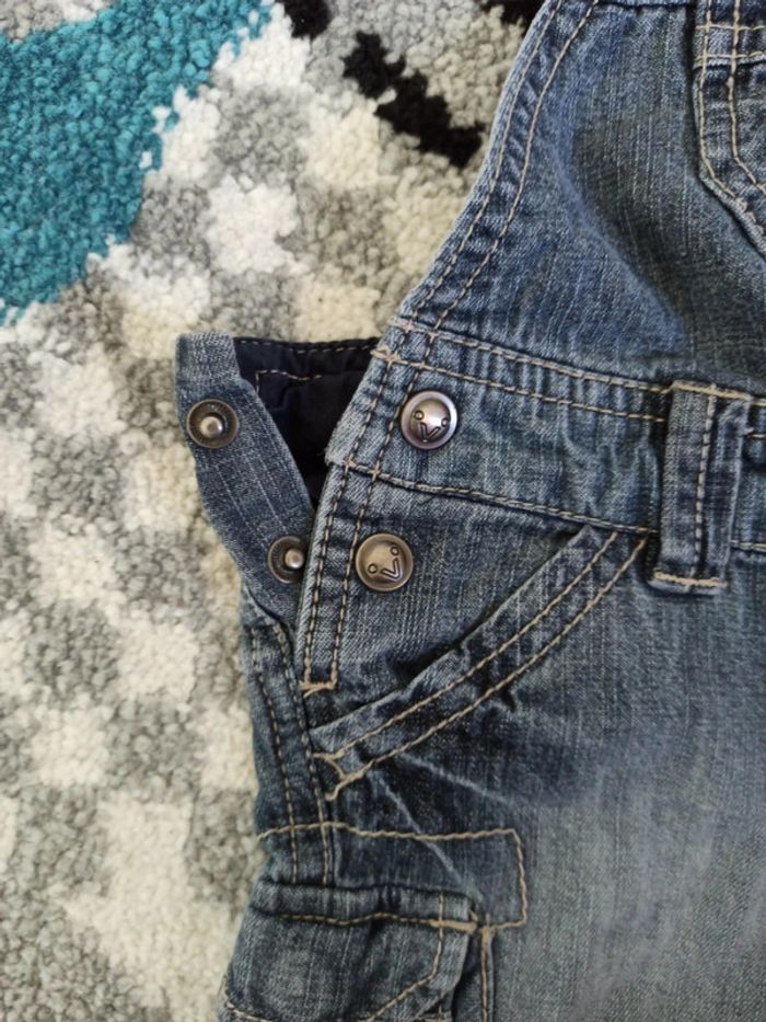 Salopette short en jean légère NEUVE - 6 mois - photo numéro 3