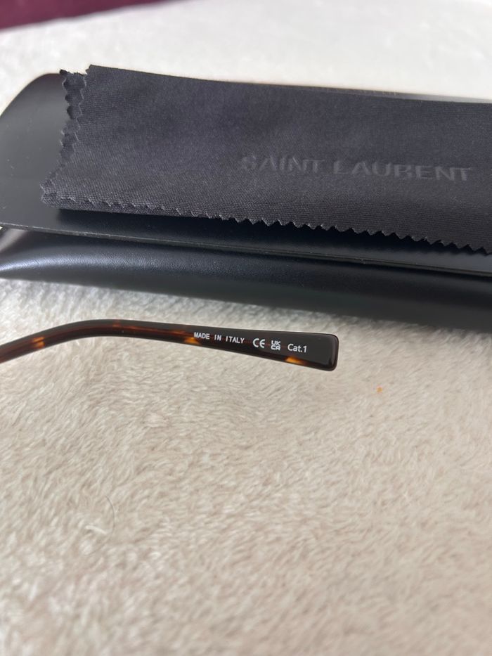 Lunettes de Soleil Yves Saint Laurent - photo numéro 3
