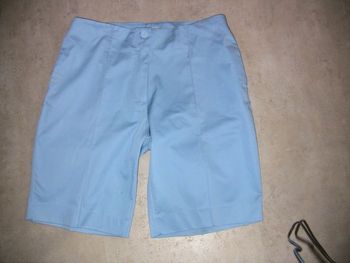 bermuda bleu avec poches et bouton de rechange Taille 36 H§M Neuf