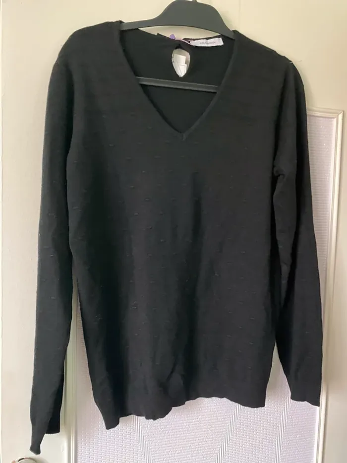 Joli pull noir
