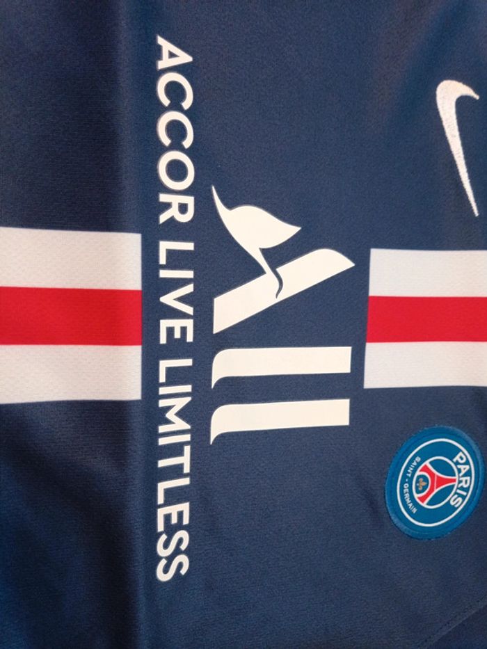 Tenue de foot PSG, Nike Authentique Officiel taille enfant 5/6 ans, Neuf - photo numéro 5