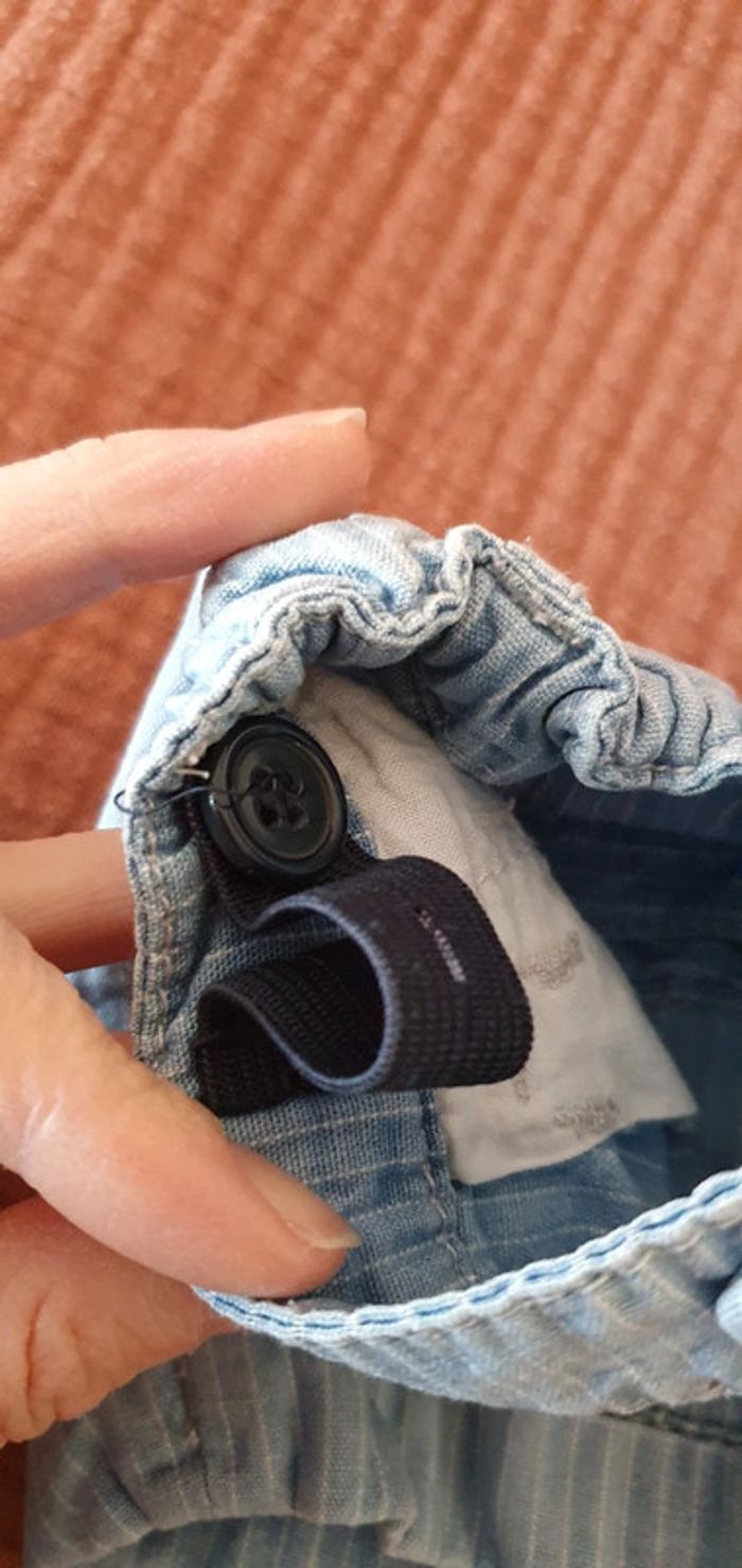 Short en jean Zara Baby taille 3 / 6 mois - photo numéro 3