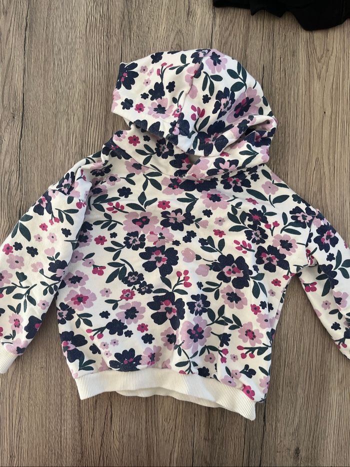 Sweat à capuche à motifs fleurs