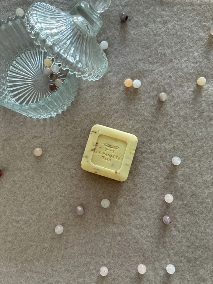 Savon visage à l’huile essentielle bio de lavande Les Panacées