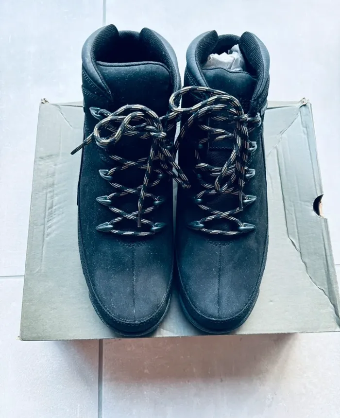 Magnifiques boots Timberland homme noires Euro Rock Mid Hiker neuves - photo numéro 2