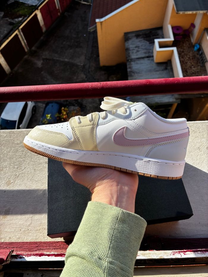 Air Jordan 1 Low SE White/Cream - Taille 39 - Neuves - photo numéro 2