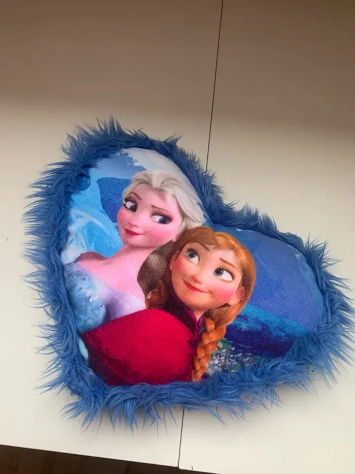 Reine des neiges coussin en forme de cœur