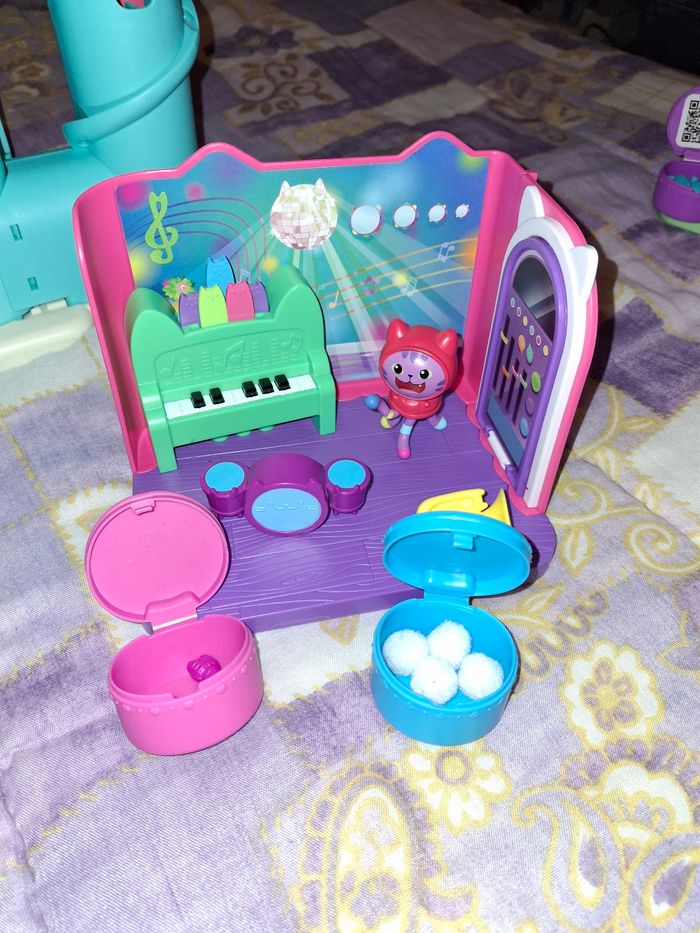 Salle de musique maison gaby chat dolhouse
