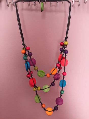 Collier de perles en bois