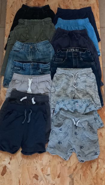 Lot de 13 Shorts et Bermudas Taille 3/6 ans