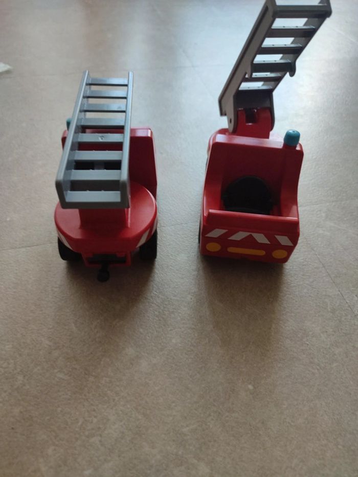Deux camions pompiers Playmobil - photo numéro 5