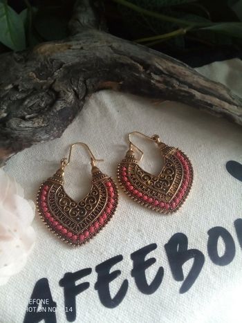 Créoles orientales fil rouge acier doré