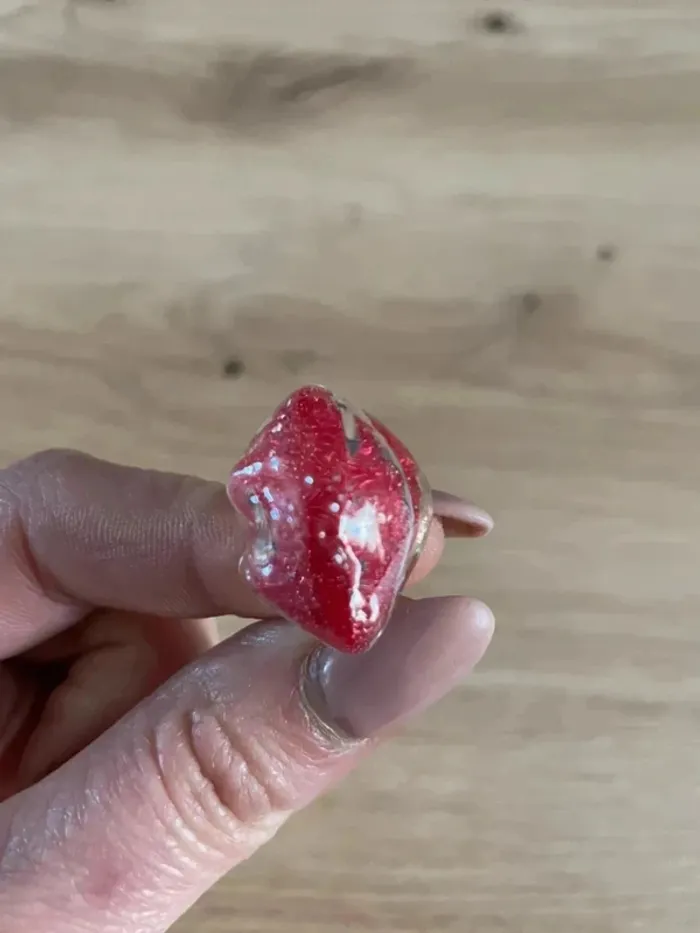 Bague en verre forme bouche réglable - photo numéro 2