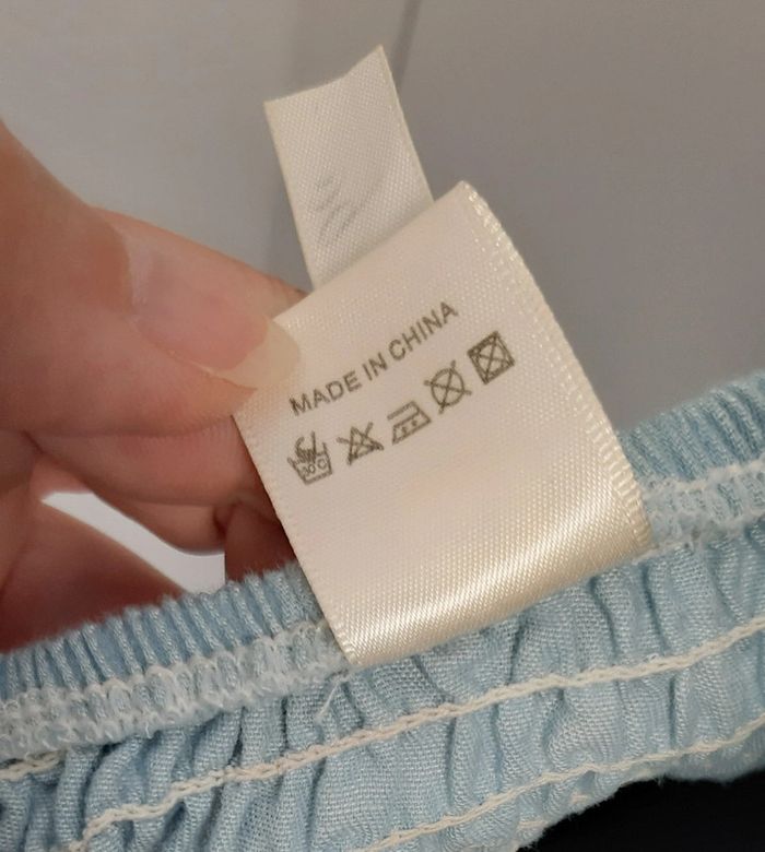 Très joli top dos et épaules dénudés couleur jean avec gros strass Shun bo - photo numéro 14
