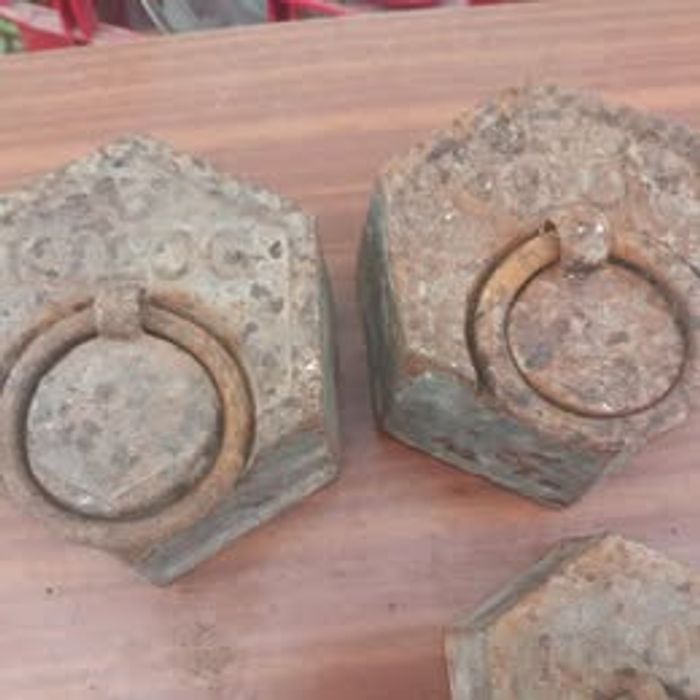 Lot de différents poids en fonte - photo numéro 5