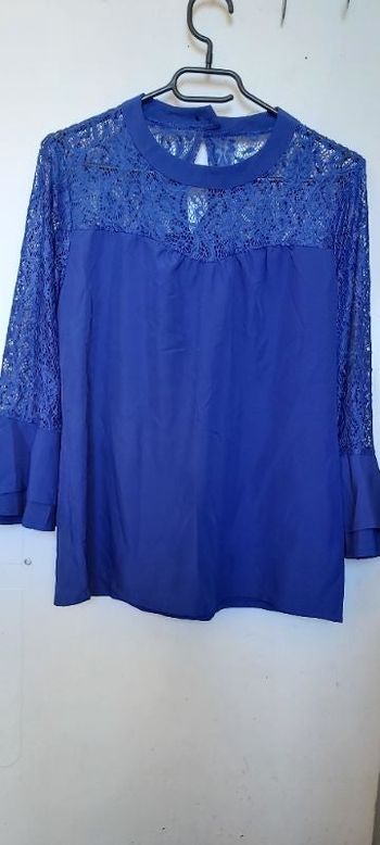 Chemisier dentelle manches évasées