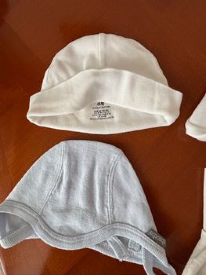 Bonnets et chaussettes bébé - photo numéro 3