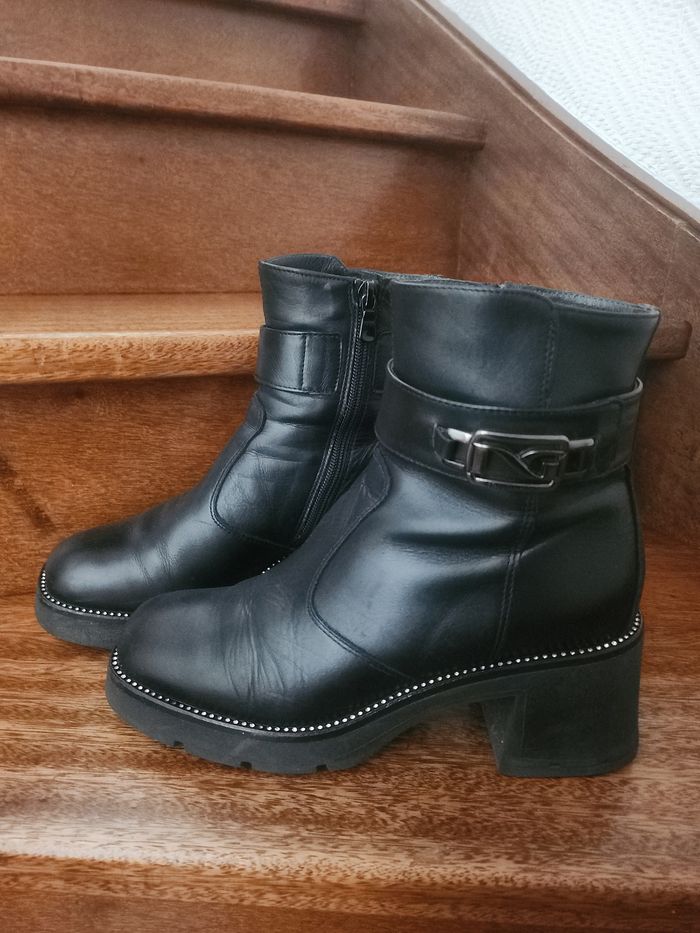 Bottines noir en cuir avec strass autour de la semelle - photo numéro 3