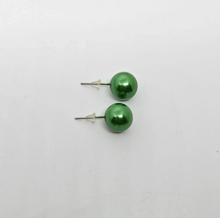 Paire de boucles d'oreilles. Neuve. - photo numéro 2