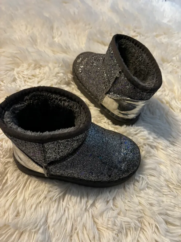 Bottes grises - photo numéro 4