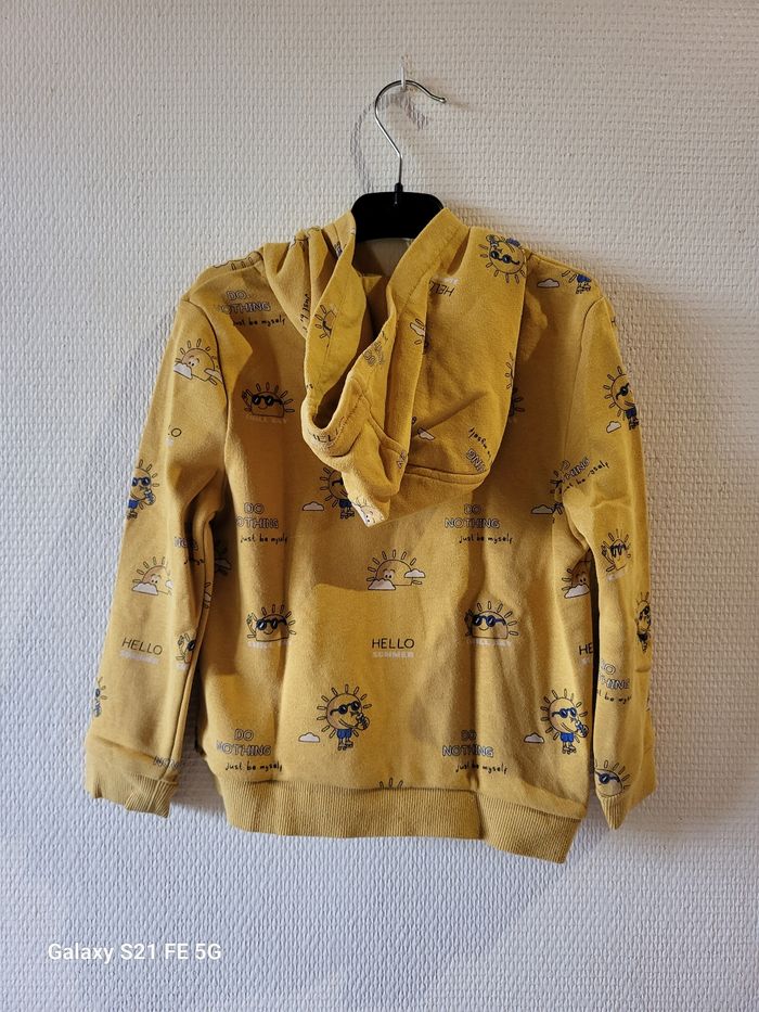 Pull à capuche jaune - photo numéro 2