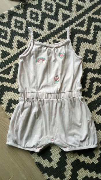 Combishort rose pâle, 18 mois.