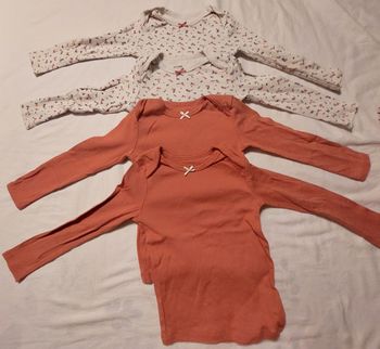 T-shirt fille Kiabi 24 mois – bordeaux et blanc