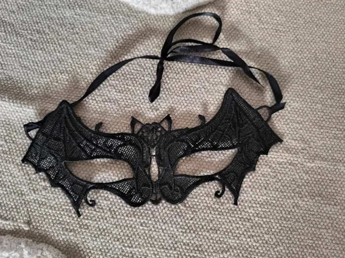 🦇 Masque chauve-souris noir en dentelle – rigide & élégant - photo numéro 4