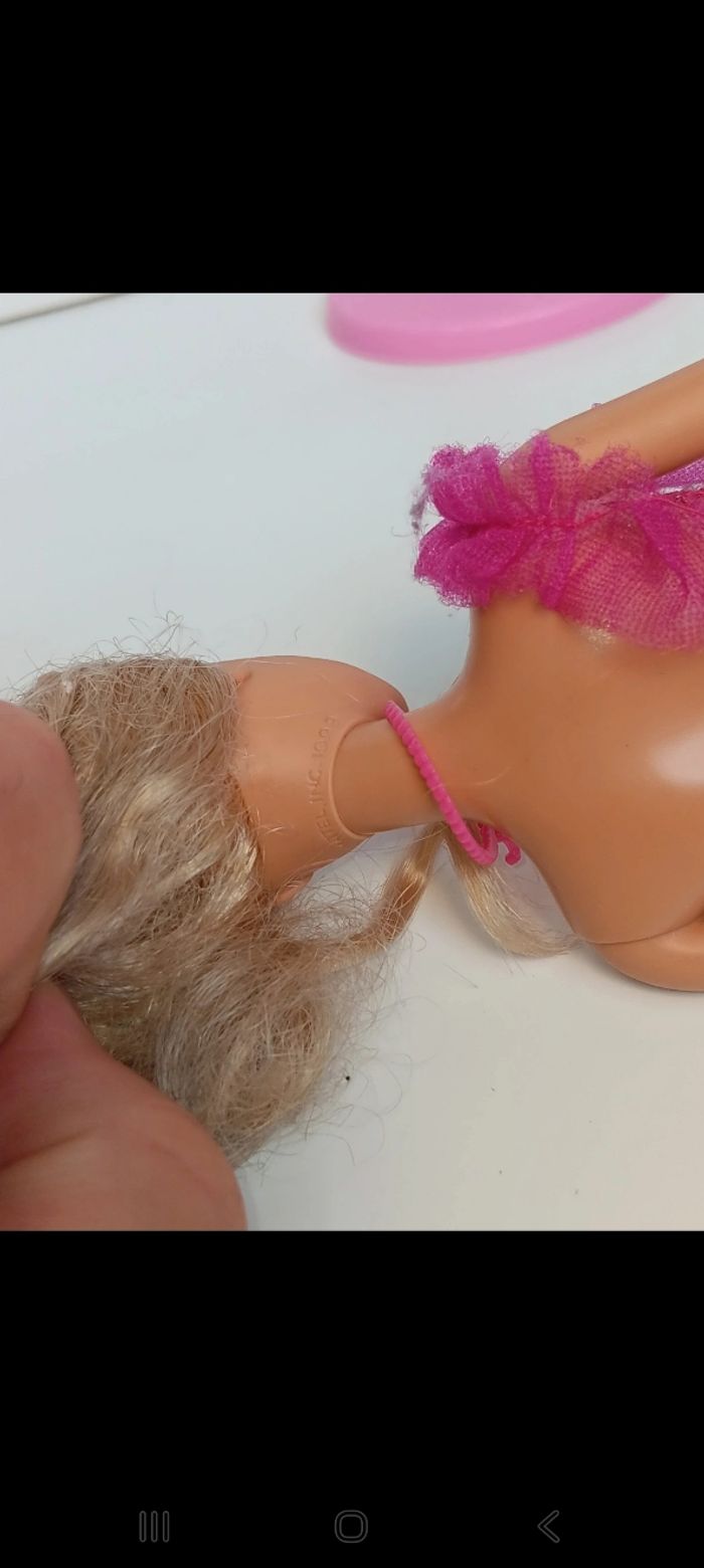 Poupée mattel barbie ensemble rose arc-en-ciel fashion 
Poupée et ensemble compris - photo numéro 5