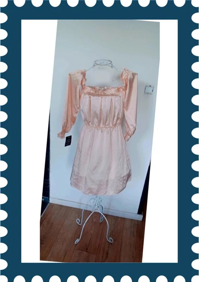 Magnifique robe satinée R. Queen taille S - photo numéro 2