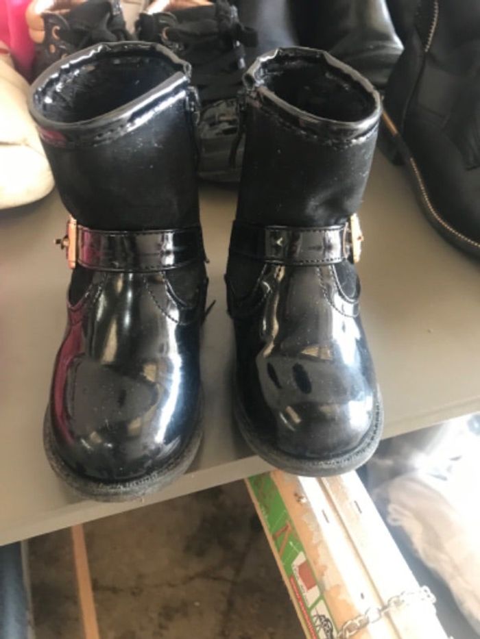 Bottines noires vernies pointure 20