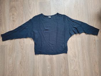 Pull bleu marine ajouré manches chauve-souris