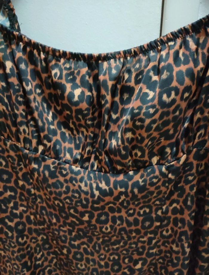 Robe léopard effet satiné - photo numéro 7