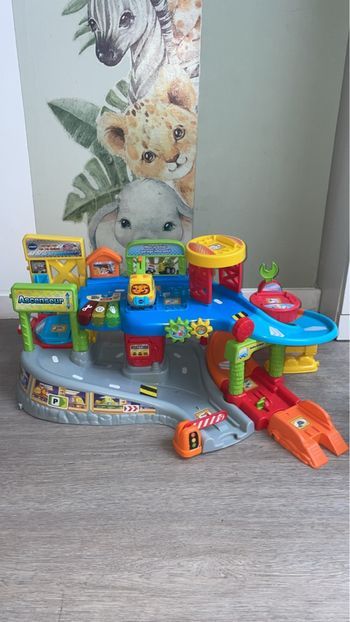 Circuit premier garage tut tut bolide