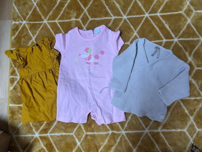 Lot de vêtements bébé 1 mois - photo numéro 4