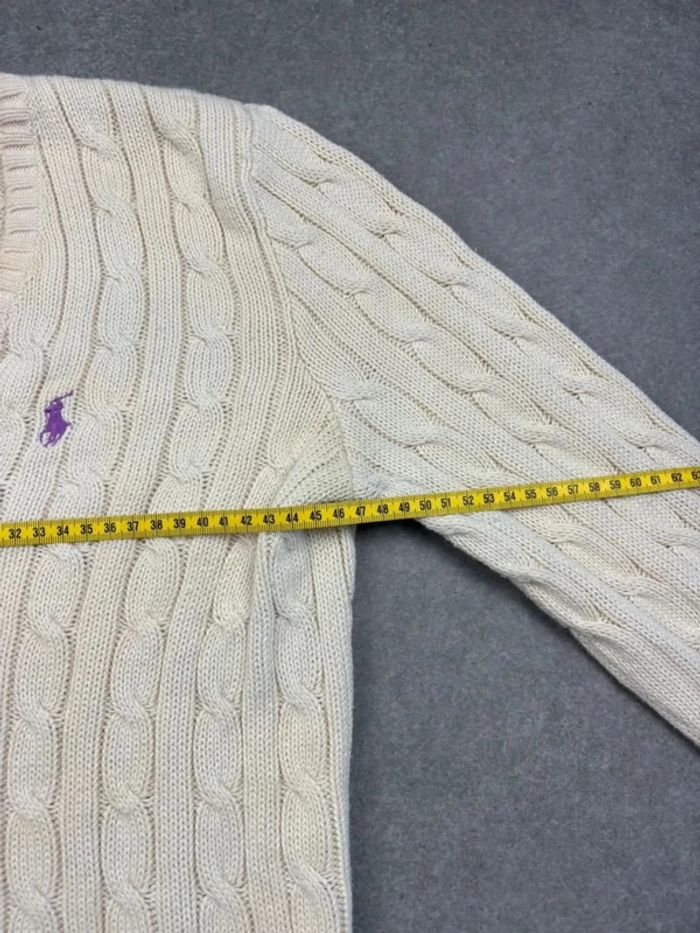 Pull d’hiver torsadé en maille Ralph Lauren blanc crème logo violet col V taille M femme - photo numéro 10