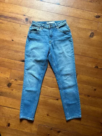 Jean bleu Mom – ASOS Denim – Taille UK 26/28