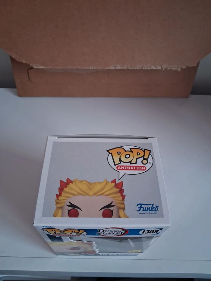 Figurine Funko Pop Kyojuro Rengoku 1308 GITD - photo numéro 2