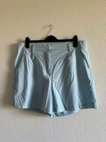 Short bleu ciel - taille 44
