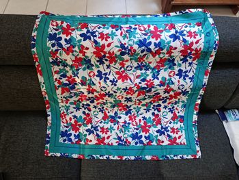 A saisir, NEUF , magnifique foulard " lulu castagnette" ( bien lire merci)