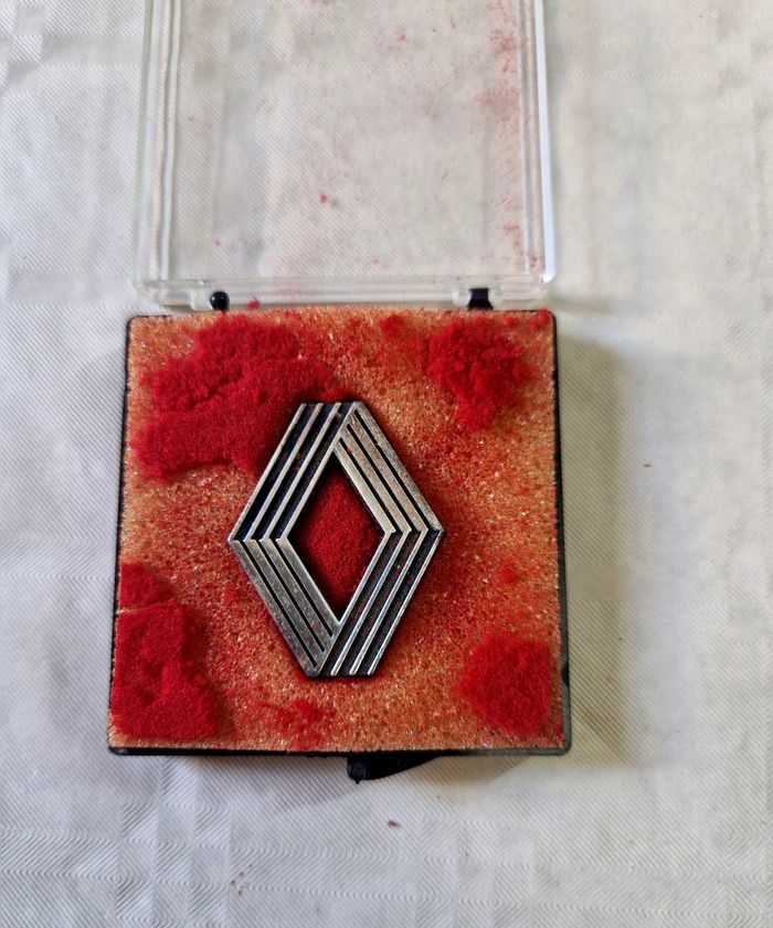 Ancien Pin's , Logo Renault - photo numéro 2