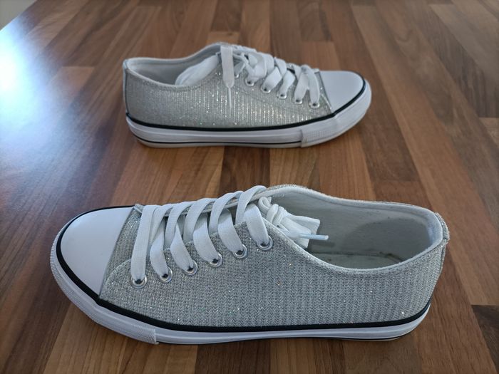 Chaussures 36 type converses blanc et argenté à paillettes - photo numéro 5